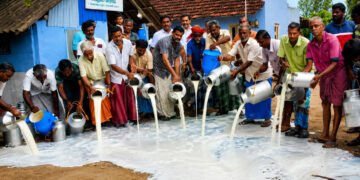 பால் கொள்முதல் விலை உயர்வு கோரி உற்பத்தியாளர்கள் போராட்டம்
