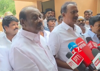 பிரிந்து சென்ற அனைவரையும் அதிமுகவில் சேர்க்க வேண்டும் – முன்னாள் அமைச்சர் எஸ்.பி.வேலுமணி