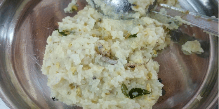 மாணவர்களுக்கு வழங்கப்பட்ட காலை உணவில் பல்லி கிடந்ததால் மாணவர்கள் அதிர்ச்சி