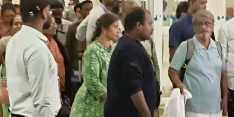நேபாள வெள்ளத்தில் சிக்கிய 21 தமிழர்கள் சென்னை திரும்பினர்