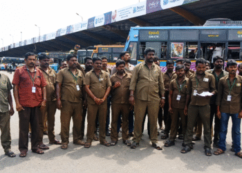 இலவச பேருந்து பயணத் திட்டத்திற்கு எதிர்ப்பு – சேலத்தில் தனியார் பேருந்துகள் வேலைநிறுத்தம்