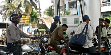 காப்பீடு இல்லாத வாகனங்களுக்கு எரிபொருள் வழங்க தடை – உச்ச நீதிமன்றம் உத்தரவு