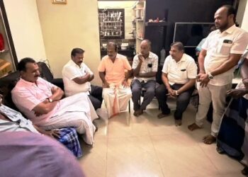 மறைந்த கழக உறுப்பினர்களின் குடும்பங்களுக்கு நேரில் சென்று ஆறுதல் கூறிய  முன்னாள் அமைச்சர் எஸ்.பி. வேலுமணி