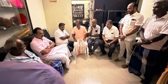 மறைந்த கழக உறுப்பினர்களின் குடும்பங்களுக்கு நேரில் சென்று ஆறுதல் கூறிய முன்னாள் அமைச்சர் எஸ்.பி. வேலுமணி