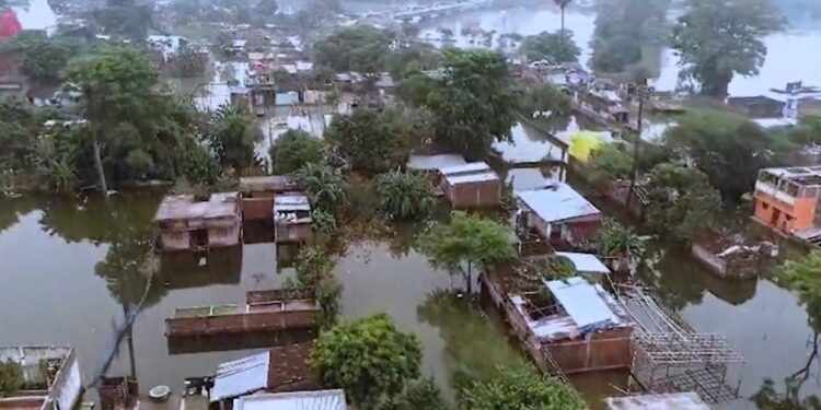 பீகாரில் வெள்ளப்பெருக்கு அபாயம்:5 மாவட்டங்கள் பாதிப்பு