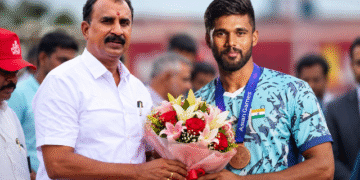 ஆசிய விளையாட்டில் வெண்கலம் வென்ற இந்திய பேட்மிண்டன் அணிக்கு முன்னாள் அமைச்சர் எஸ்.பி. வேலுமணி வாழ்த்து