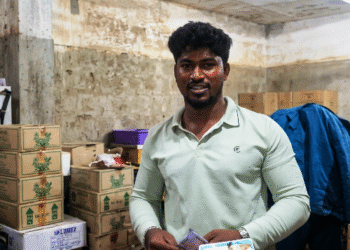 பாட்டிலுக்கு பத்து ரூபாய் கூடுதலாக வசூலித்த 6 டாஸ்மாக் ஊழியர்கள் சஸ்பெண்ட்