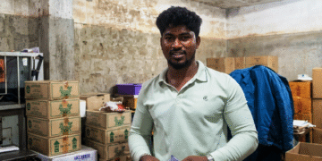 பாட்டிலுக்கு பத்து ரூபாய் கூடுதலாக வசூலித்த 6 டாஸ்மாக் ஊழியர்கள் சஸ்பெண்ட்