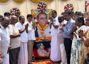 பேரறிஞர் அண்ணாவின் 118-வது பிறந்தநாள் விழா! எஸ்.பி.வேலுமணி எம்.எல்.ஏ. மாலை அணிவித்து மரியாதை