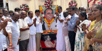 பேரறிஞர் அண்ணாவின் 118-வது பிறந்தநாள் விழா! எஸ்.பி.வேலுமணி எம்.எல்.ஏ. மாலை அணிவித்து மரியாதை