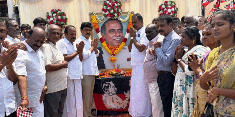 பேரறிஞர் அண்ணாவின் 118-வது பிறந்தநாள் விழா! எஸ்.பி.வேலுமணி எம்.எல்.ஏ. மாலை அணிவித்து மரியாதை