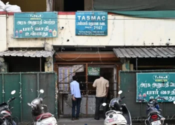 கூடுதல் பணம் வசூலித்த 150 டாஸ்மாக் ஊழியர்கள் சஸ்பெண்ட்