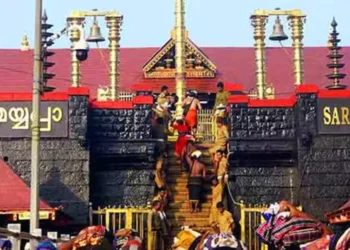 சபரிமலை பாதுகாப்பு அறையில் இருந்த 55 சவரன் தங்கக் கிரீடம் மாயம் – போலி கிரீடத்தால் அதிர்ச்சி!