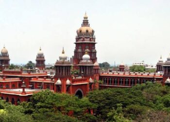 நவம்பர் 1-க்குள் தமிழில் பெயர் பலகை கட்டாயம் – உயர் நீதிமன்றம் அதிரடி உத்தரவு!
