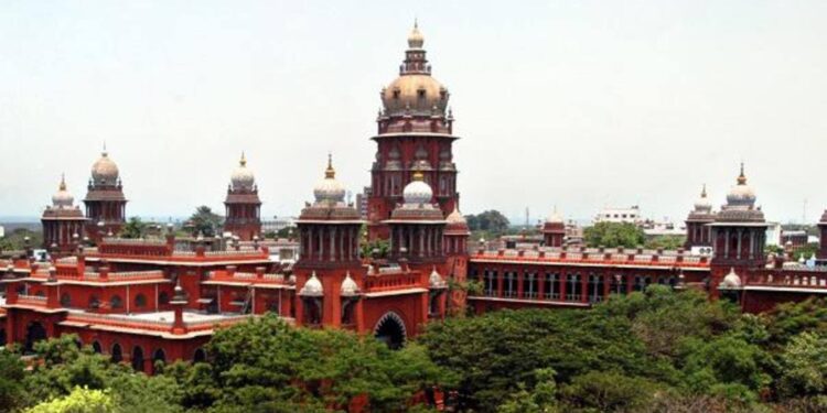 நவம்பர் 1-க்குள் தமிழில் பெயர் பலகை கட்டாயம் – உயர் நீதிமன்றம் அதிரடி உத்தரவு!