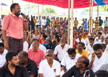 “புதிய தலைமைச் செயலகம் வேண்டாம்” – பட்டினப்பாக்கத்தில் கருப்புக்கொடியுடன் மீனவர்கள் போராட்டம்