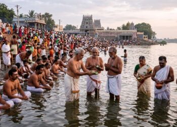 மஹாளய அமாவாசை: முன்னோர்களுக்கு தர்ப்பணம் செய்து பக்தர்கள் வழிபாடு!