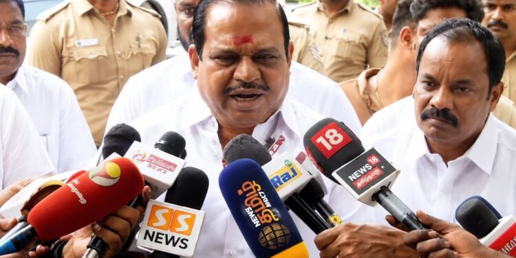 அமைச்சர் செங்கோட்டையன் மீது நடவடிக்கை கோரி ஆளுநரிடம் அதிமுக பரபரப்பு புகார்!