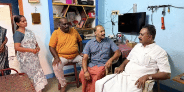 மறைந்த அதிமுக தொண்டர்களின்  குடும்பத்தினருக்கு நேரில் ஆறுதல் கூறிய முன்னாள் அமைச்சர் எஸ்.பி.வேலுமணி