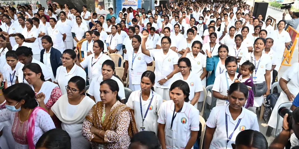 பணி நிரந்தரம் கோரி சென்னையில் செவிலியர்கள் உண்ணாவிரதப் போராட்டம்!